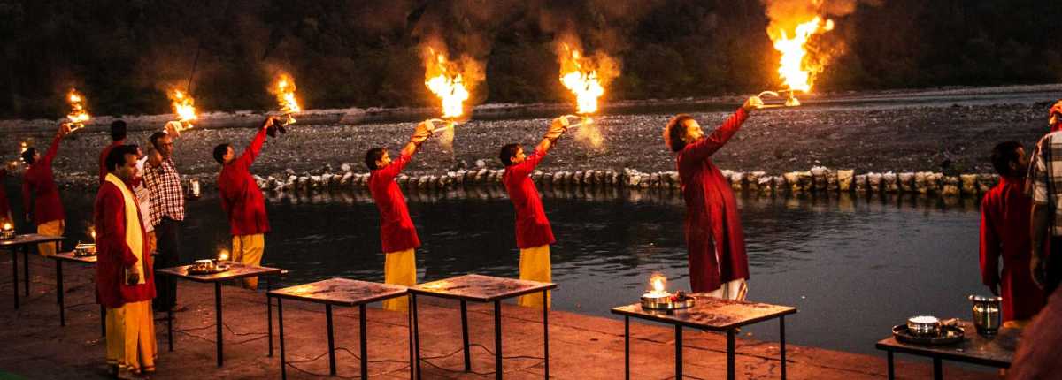 Evening Ganga Aarti - Divine Ganga Aarti